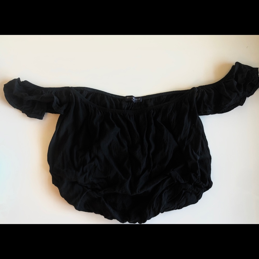 Brandy Melville Off the Shoulders Crop Top!